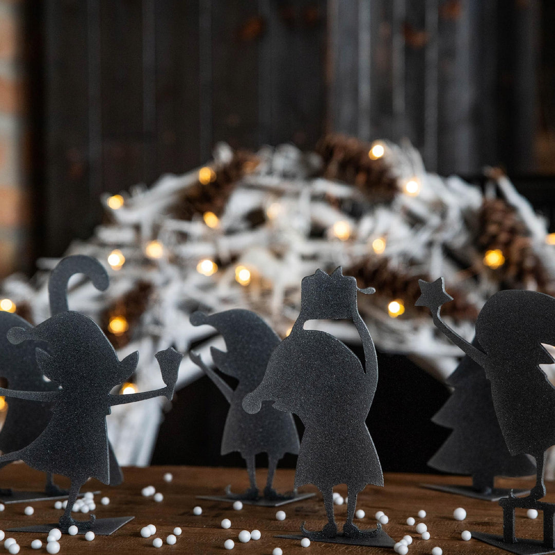 Weihnachtlicher Gnom aus Metall – dekorative Tischfigur