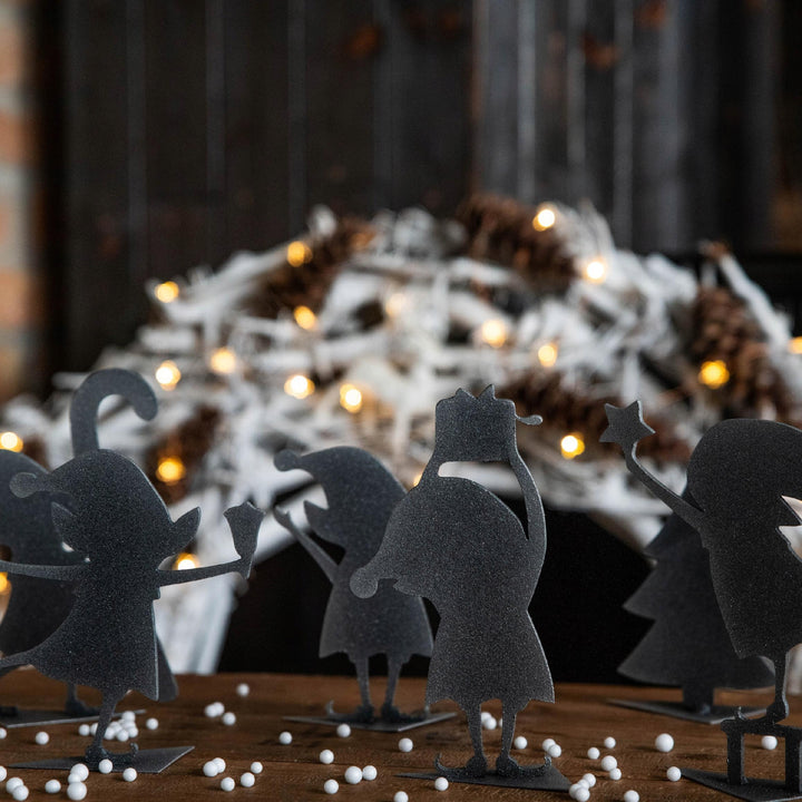 Weihnachtlicher Gnom aus Metall – dekorative Tischfigur