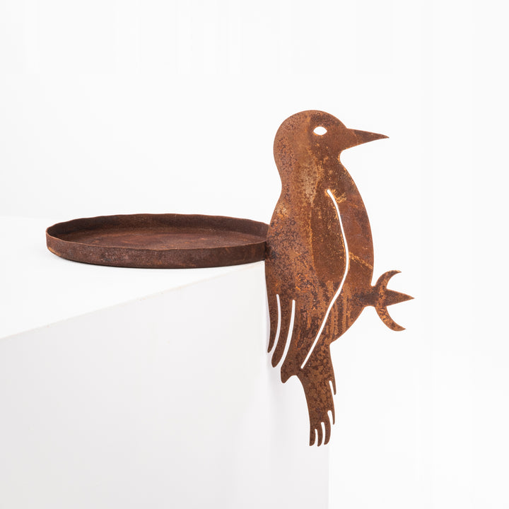 Vogeltränke aus Metall in Rostoptik – Gartendeko für Vögel