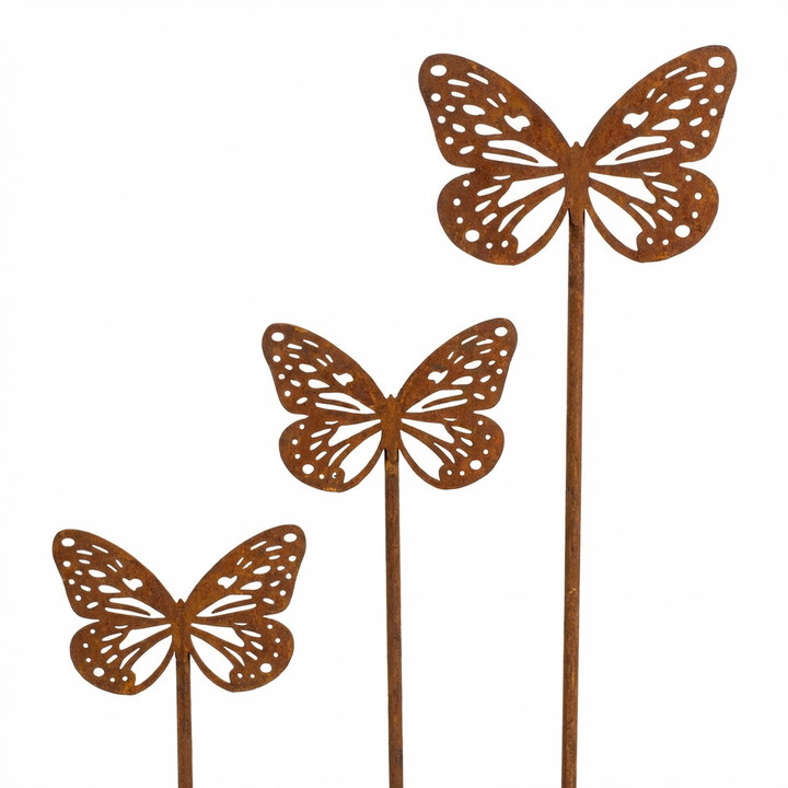 Gartenstecker Schmetterling aus Metall – Gartendekoration in natürlicher Rostoptik