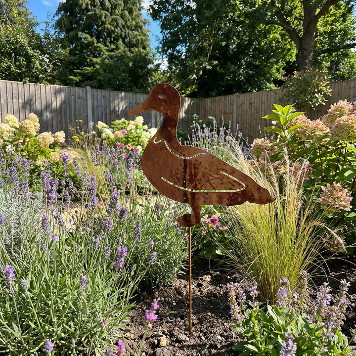 Gartenstecker Ente aus Metall – Rustikale Gartenfigur in Rostoptik