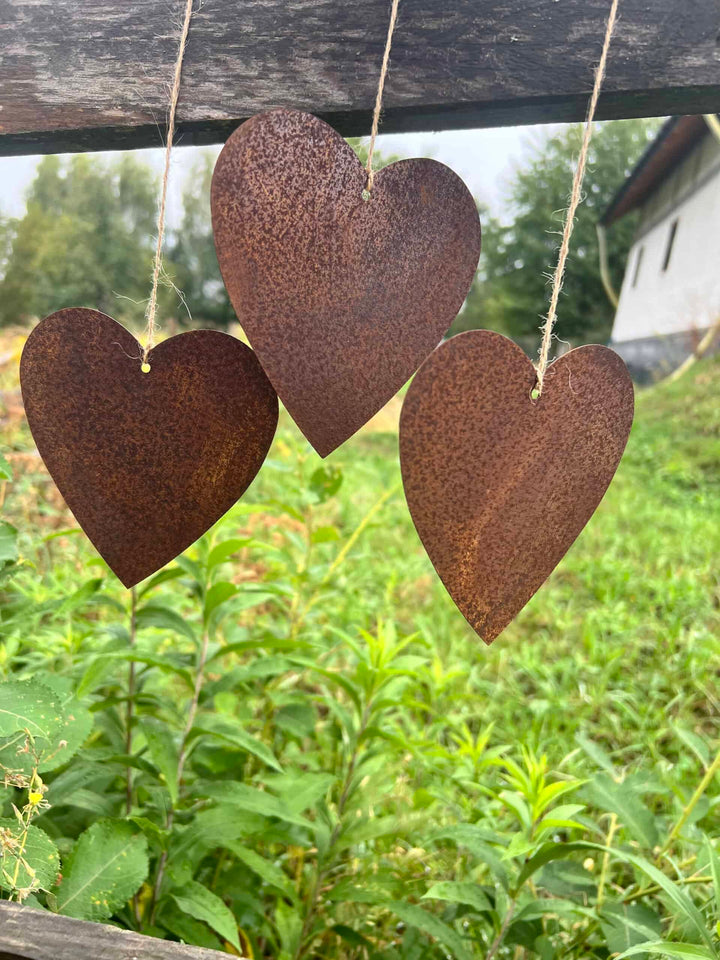 Metall Herzen Garten Dekoration – Set aus 3 Gartenanhängern in natürlicher Rostoptik