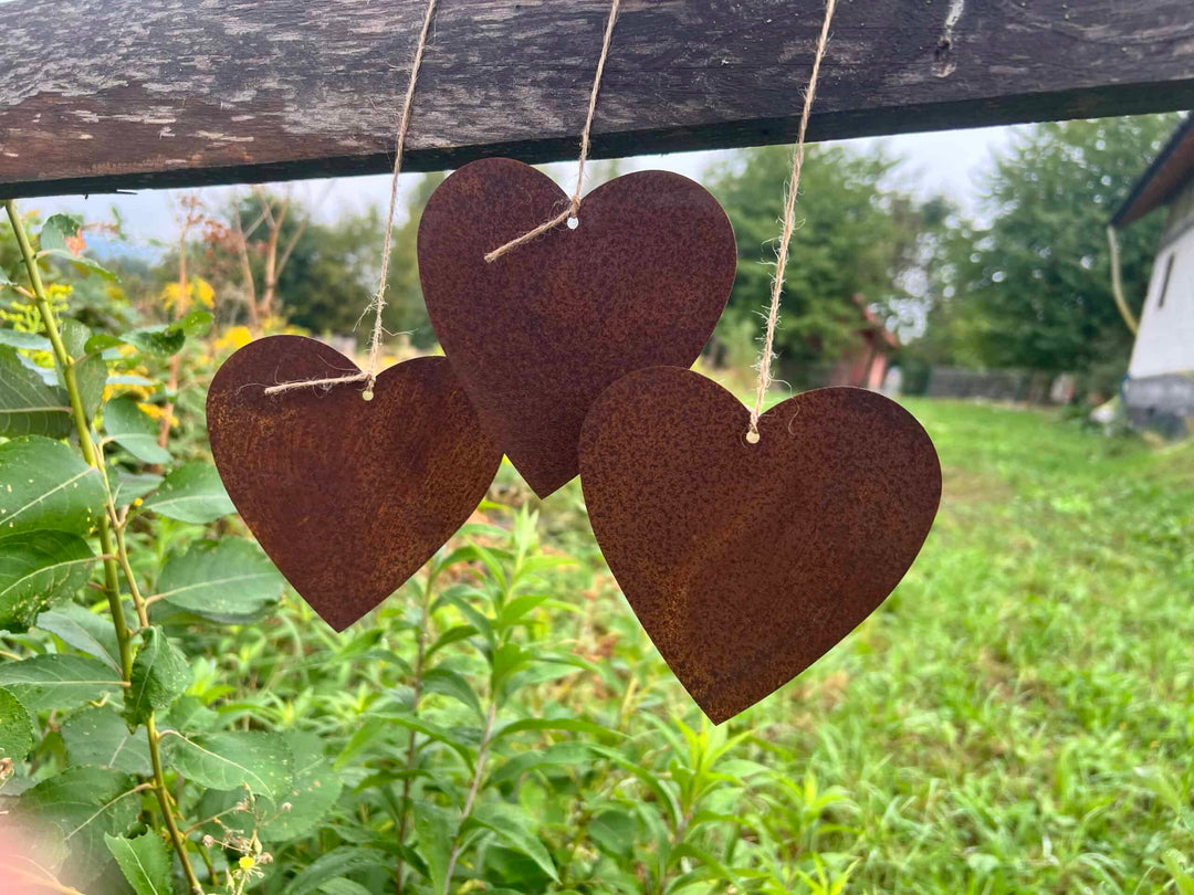Metall Herzen Garten Dekoration – Set aus 3 Gartenanhängern in natürlicher Rostoptik