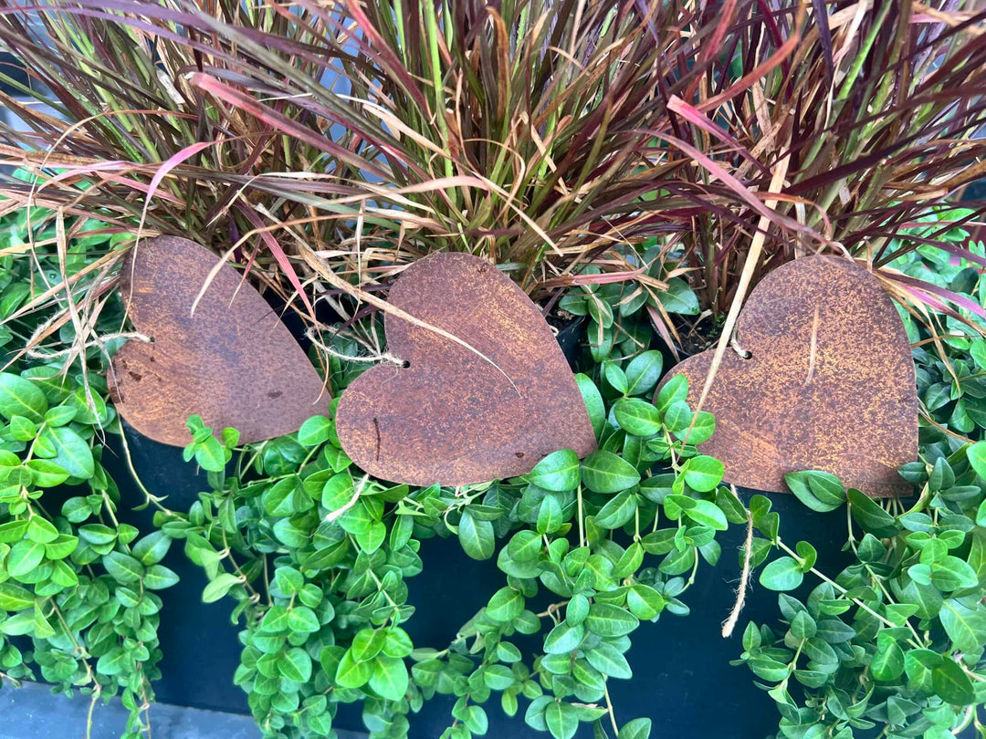 Metall Herzen Garten Dekoration – Set aus 3 Gartenanhängern in natürlicher Rostoptik